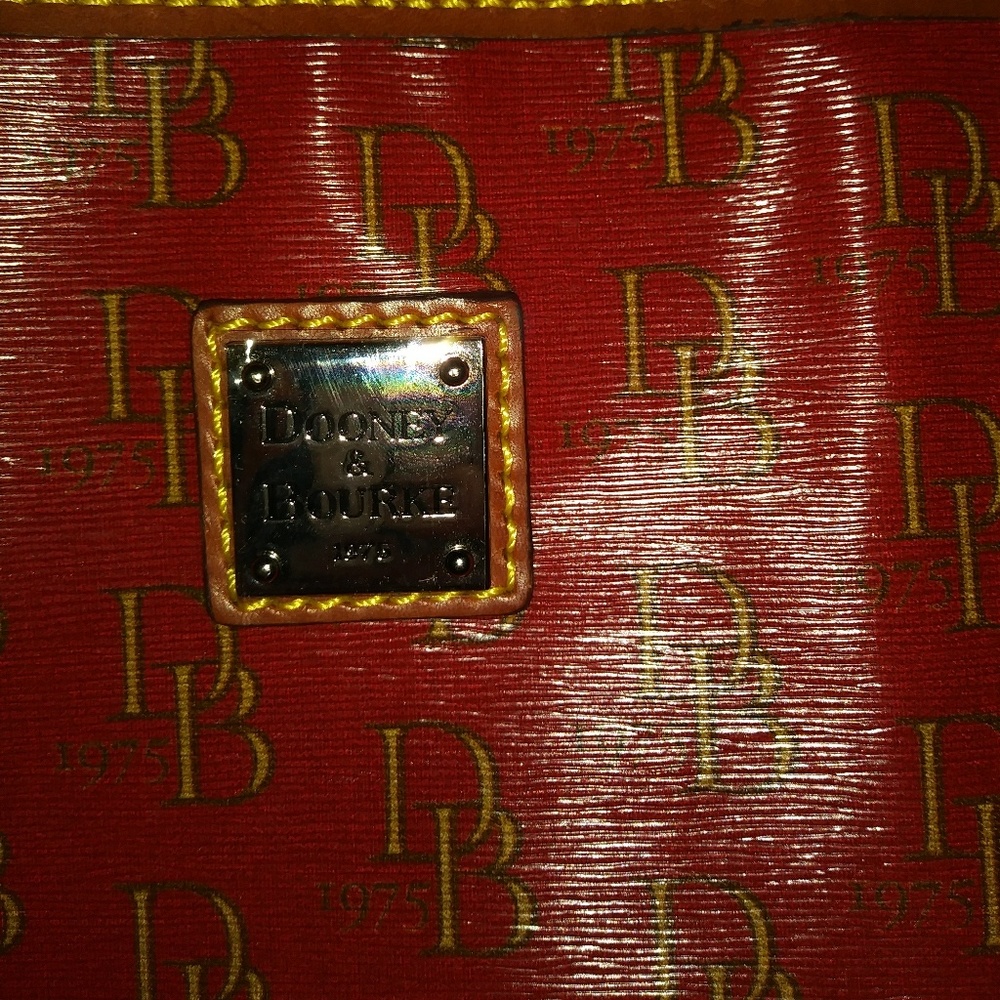 Dooney & bourke purse